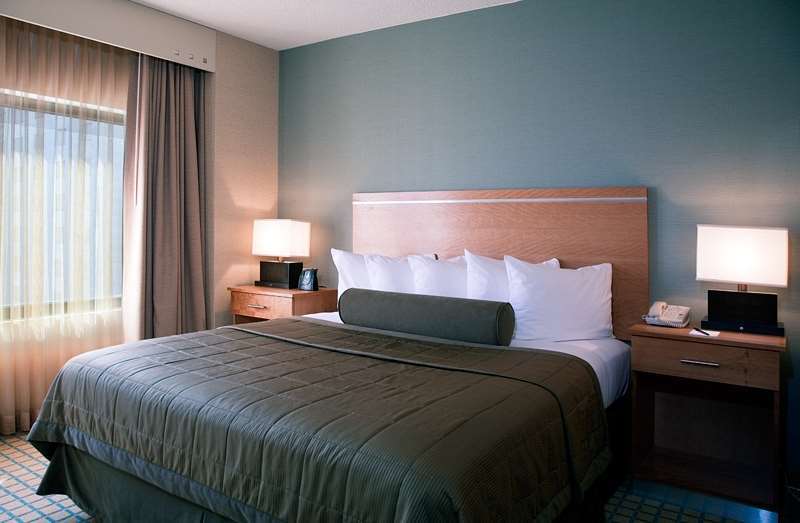 Embassy Suites By Hilton Chicago O'Hare Rosemont Room photo